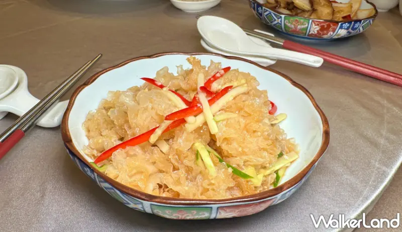 點水樓必吃「涼拌銀耳、剁椒魚頭」探索經典江浙與創新佳餚，感受料理藝術與新鮮食材的完美結合。