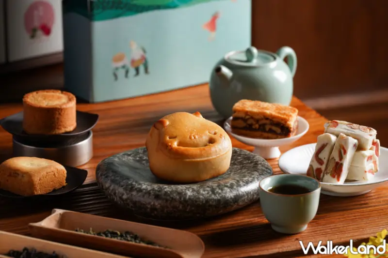 高雄承億酒店全新「旅讀台灣 中秋禮盒」，品嚐四款台灣經典月餅與阿里山茶香。