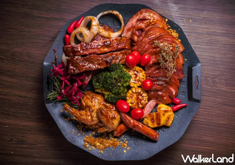 「放感情螢火部落」台北大巨蛋新開店，獨特沉浸式空間、寵物友善餐廳，特色鑄火料理、經典江南湯品、獨家調酒一次滿足。