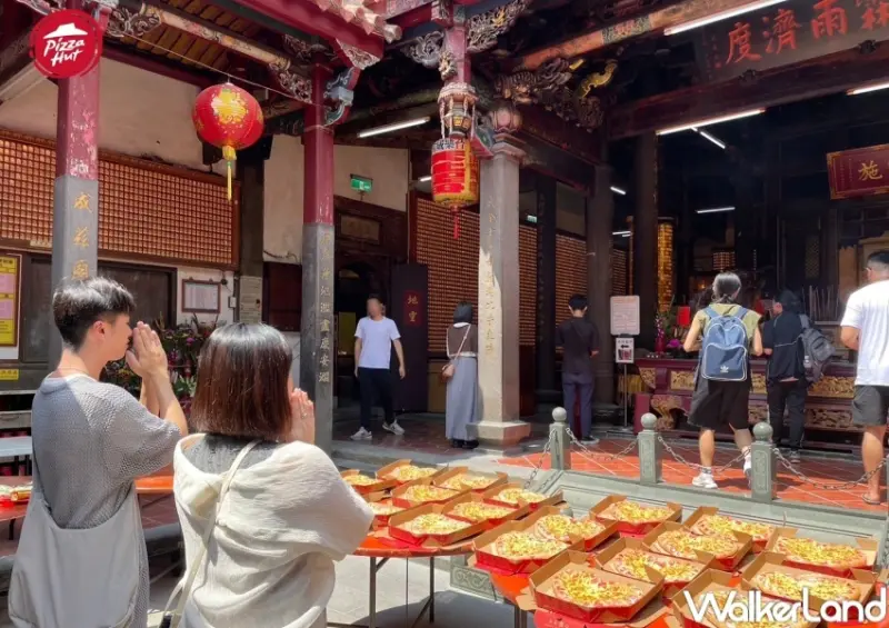 必勝客 紅餡芝心比薩  / WalkerLand窩客島提供 未經許可，不得轉載