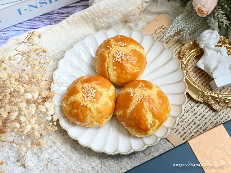 台中市東區饗麻饗辣｜被麻辣鍋耽誤的星級菠蘿蛋黃酥，香酥不甜膩，還有法式菠蘿奶皇酥，8/31前享早鳥優惠