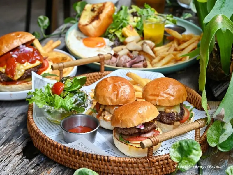 台中市西區主觀廚房｜主打台灣牛漢堡專賣店，超可愛特色小漢堡，還有超澎派的生酮早午餐