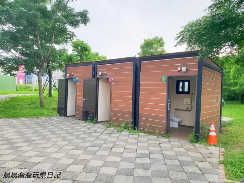 桃園親子景點推薦！桃園觀音「水之丘主題公園」飼料桶造型溜滑梯