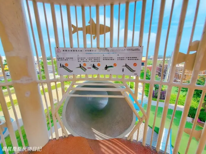 桃園親子景點推薦！桃園觀音「水之丘主題公園」飼料桶造型溜滑梯