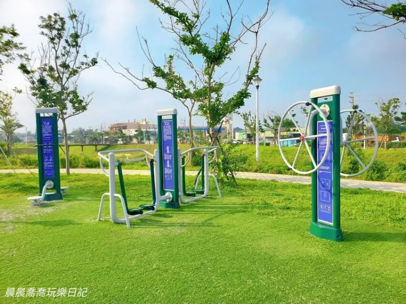 桃園親子景點推薦！桃園觀音「水之丘主題公園」飼料桶造型溜滑梯