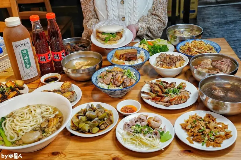 24小時營業爌肉飯！中藥世家祖傳配方，必點藥燉排骨、肉骨茶滿滿都是肉