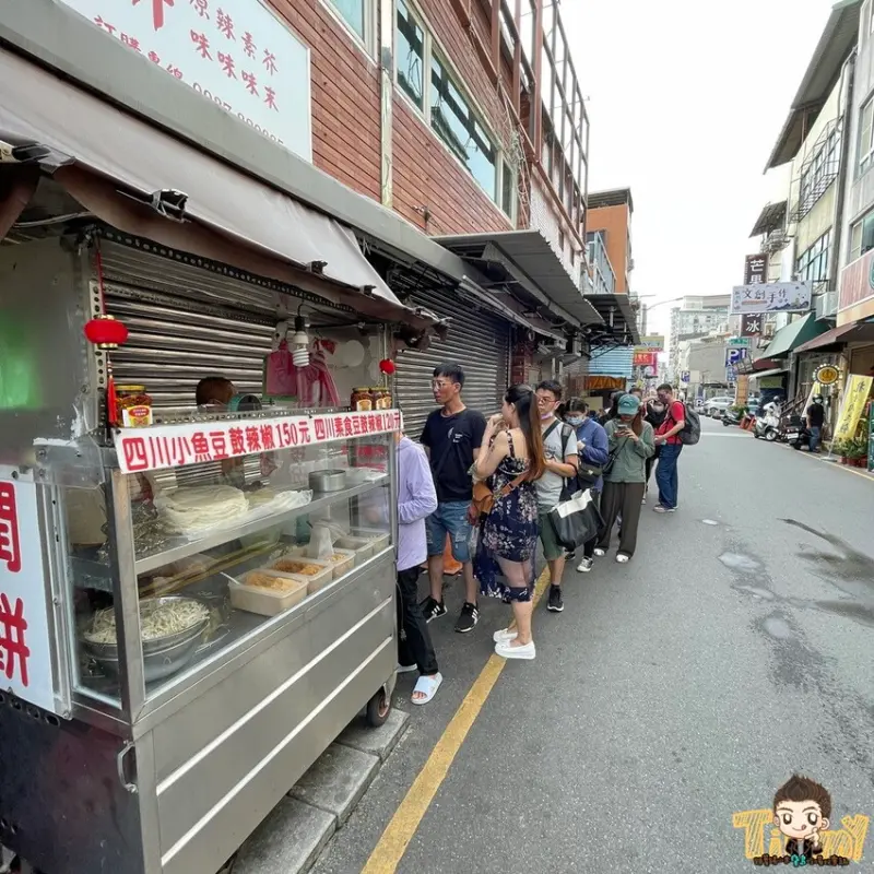 ▲新竹城隍廟美食推薦：阿瑛潤餅，一份包入滿滿的餡料只要40元銅板價 /踢小米 提供、WalkerLand窩客島整理