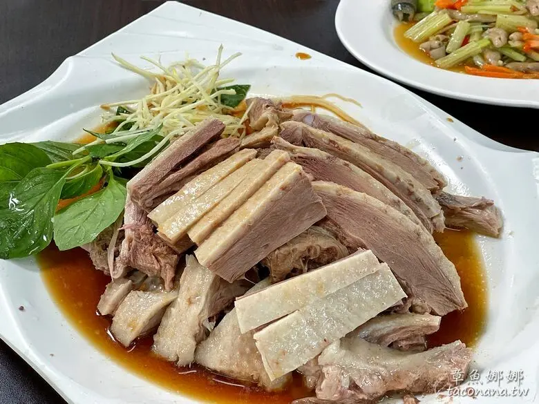 宜蘭員山美食》望龍埤鵝肉攤│新增歇腳亭免費奉茶、玩盪鞦韆！平價美食小吃，白飯、鵝湯麵、鵝湯米粉$20元吃