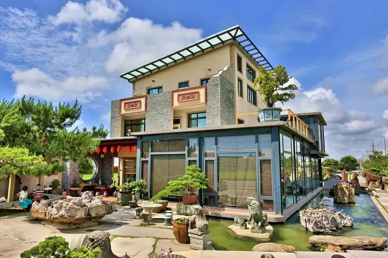 大鼎夏荷牛肉麵館》平日只賣三小時的豪宅牛肉麵，免費豆花吃到飽CP值超高，寬敞停車空間｜苗栗苑裡美食