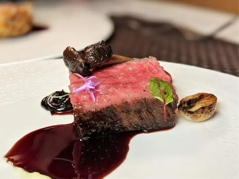 唯典客 WeClassic｜入口即化的日本近江A5和牛！饕客最愛的威靈頓牛排！高級無菜單私廚料理！台北無菜單料理推薦、台北高級餐廳推薦、大安高級餐廳推薦、台北和牛推薦、日本和牛推薦、台北威靈頓牛排推薦