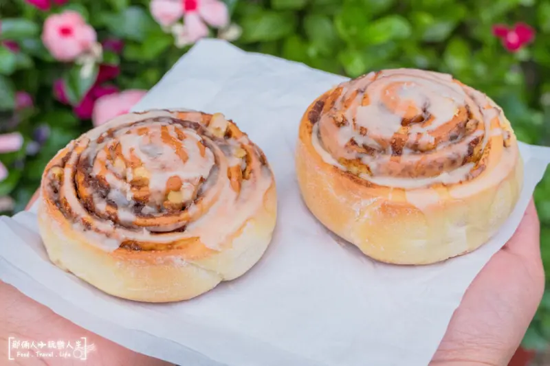 用料實在的知名肉桂捲沒預約幾乎吃不到～
