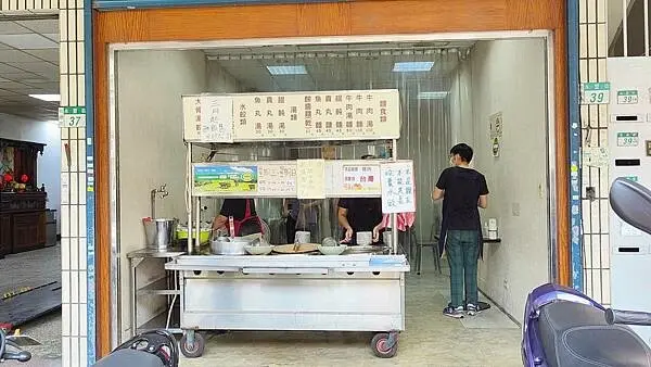 ＣＰ值爆高！１００元牛肉麵裡面竟然有七塊牛肉！超便宜又划算的價格，用料更是不手軟，味道也不馬虎，常常