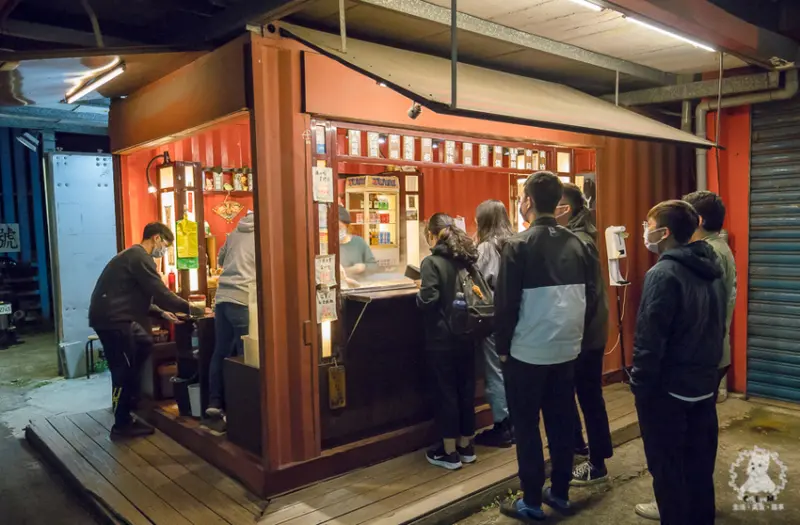 四葉關東煮｜新北淡水食記｜天氣冷來碗熱呼呼的湯最棒了，淡江同學應該都很熟悉的在地小店，台2線上淡水知名宵夜好選擇 - 卡爾茗 C.L.M.