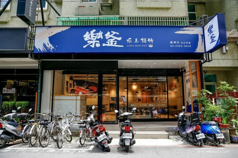 這是在考驗我臂力嗎？三重蘆洲評價超高火鍋店，食材給你很好的！還有299加購波士頓大龍蝦或頂級翼板牛排