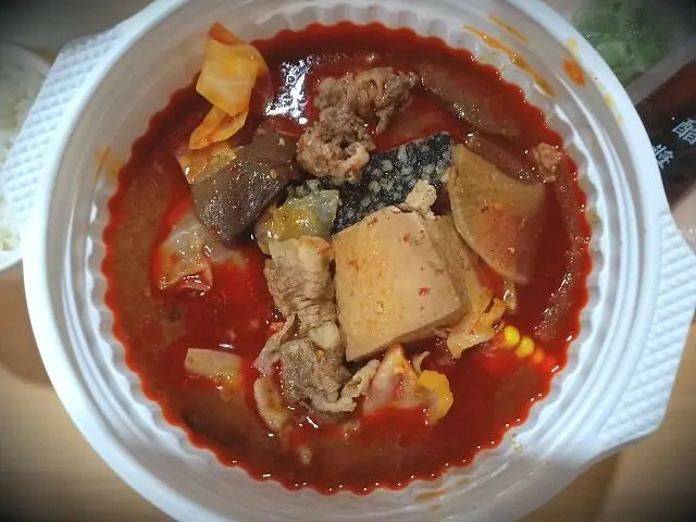 鼎王麻辣獨享鍋~外送外帶美食推薦．豐富食材份量十足．一個人在家幸福吃鍋趣