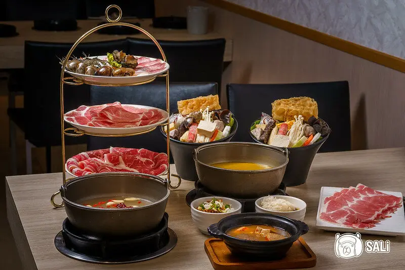 沐日食光獨享鍋｜彰化平價火鍋推薦，自熬17款湯頭，飲料自助吧吃到飽，超值雙人套餐499元起（好停車）