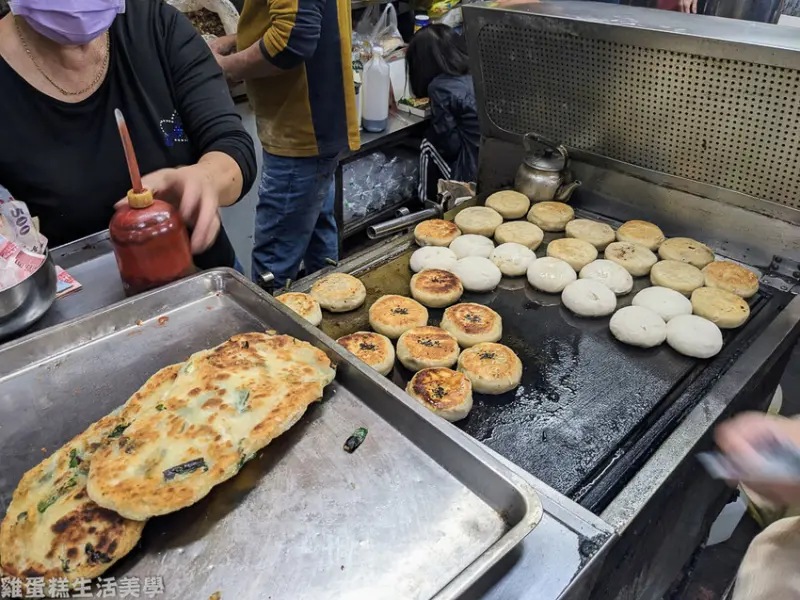 【台中食記】鄒氏餡餅蔥油餅 - 位在台中第二市場的排隊人氣美食
