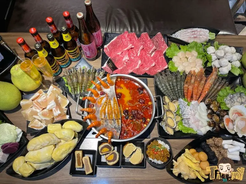 酒鬼們出發！燒酒蝦。金色三麥蜂蜜啤酒吃到飽！再加金枕頭榴槤。麻豆文旦。肉肉。海鮮鮑魚。中秋月餅。巴適麻辣火鍋吃到飽中秋月好瘋狂！當月壽星享頂級帝王牛吃到飽！提早訂位再享真心北海道干貝吃到飽！(網路訂位