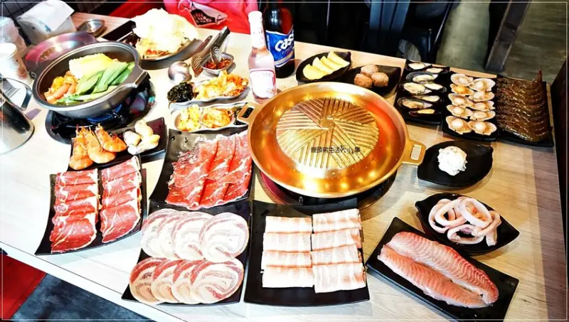 【新莊美食】韓哥哥銅盤烤肉／捷運新莊站～火烤兩吃平日午餐只要$329元，蔬食自助吧、銅盤烤肉、冰淇淋飲料吃到飽
