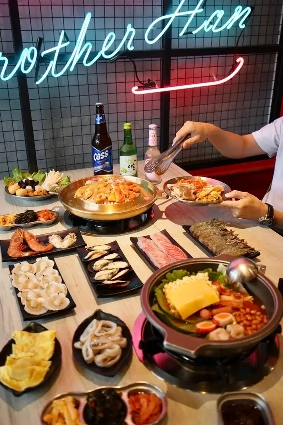 【新北美食】韓哥哥銅盤烤肉 - 500元有找! 海鮮肉品任你吃!!同時擁有銅盤烤肉、部隊鍋，高CP值火烤兩吃推薦