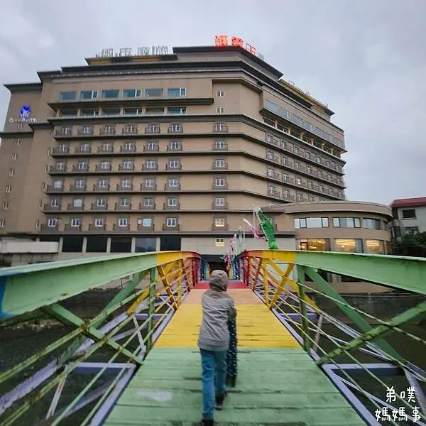 【桃園】城市商旅桃園航空館(海霸王餐廳)│近桃捷和桃園國際機場，走過彩虹橋就能抵達，內有餐廳，早餐可外