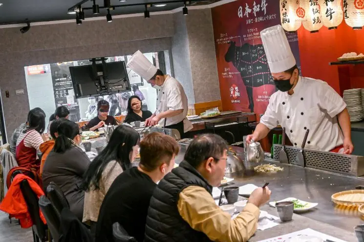 主餐180元起含青菜，飯、湯無限續，經典和牛套餐488元，和牛滷肉飯加70元無限吃，小資族必收藏！