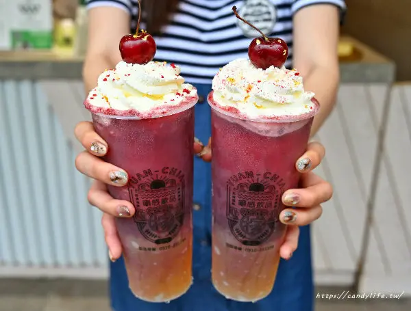 圓稼｜絕美奶芙萄楽絲新登場，金箔點綴，吃的到半杯巨峰葡萄果肉，每天限量供應，只有這兩個時段買的到！