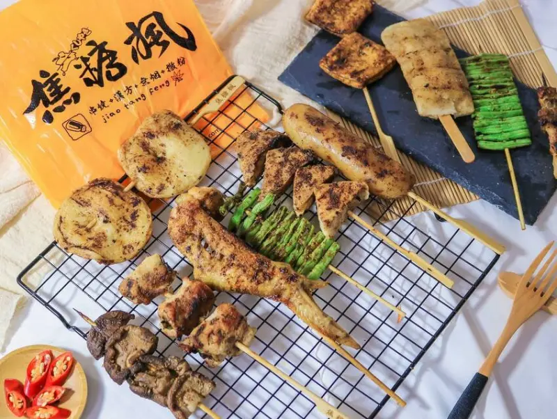 【台北美食】焦糖楓-同安直營店～串燒15元起～台北必吃平價串燒～現烤、不油炸，特殊漢方烤肉粉～日式串燒推薦～台北銅板美食、可外帶/外送～