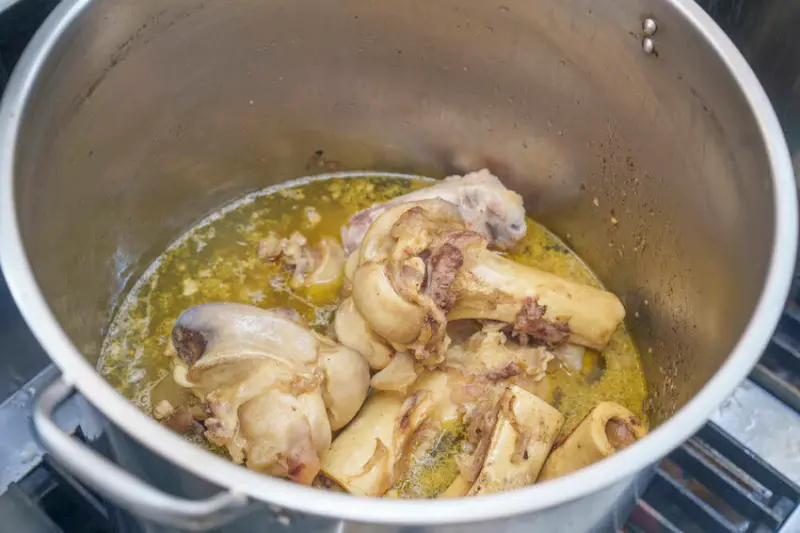 每日限量超強越南河粉，生牛肉超嫩必加兩顆生蛋黃，要吃要趁早～賣完就沒有