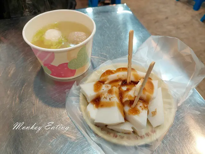 【九份美食】郵局前油蔥粿｜老街古早味傳統小吃，必吃油蔥粿+丸子湯 - 貪吃猴的幻想