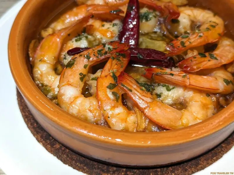 AN58歐陸小酒館｜南京復興站1分鐘就有餐酒館！超推紅心芭樂調酒！蒜香陶盤鮮蝦鮮香可口！南京復興餐酒推薦、南京復興餐廳推薦、松山餐廳推薦、台北包場場地租借推薦 - 佛系旅遊筆記