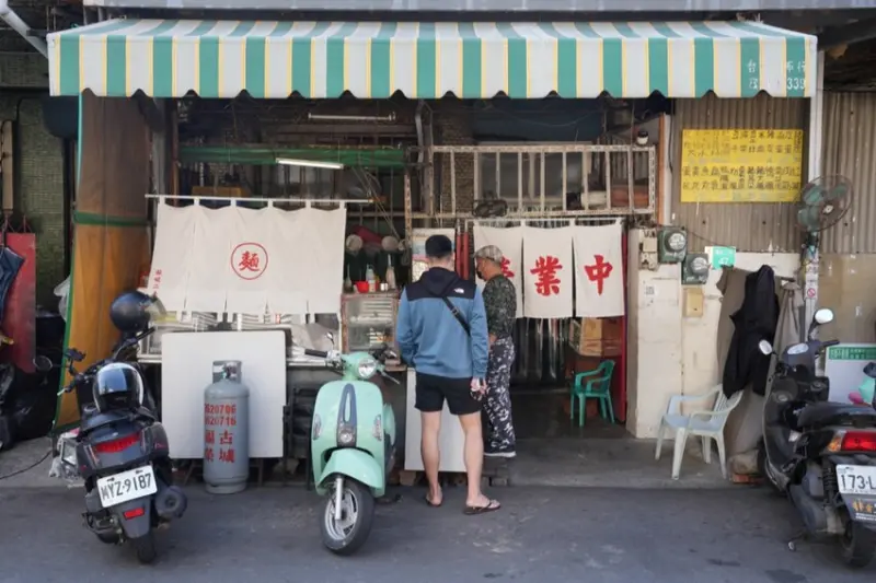 台南市南區台南美食 三街麵店｜在地古早味麵店!美食之都的銅板美食!