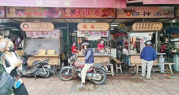 【台北美食】大稻埕保安街雞卷｜只賣一樣雞卷就大受歡迎的路邊攤美食