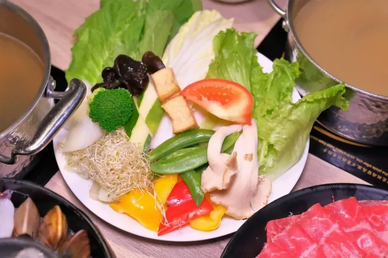 天圓地方職人鍋物｜台中大魯閣新時代吃到飽火鍋推薦！真材實料豐富菜色吃到飽！台中東區火鍋推薦、台中吃到飽推薦、台中親子餐廳推薦