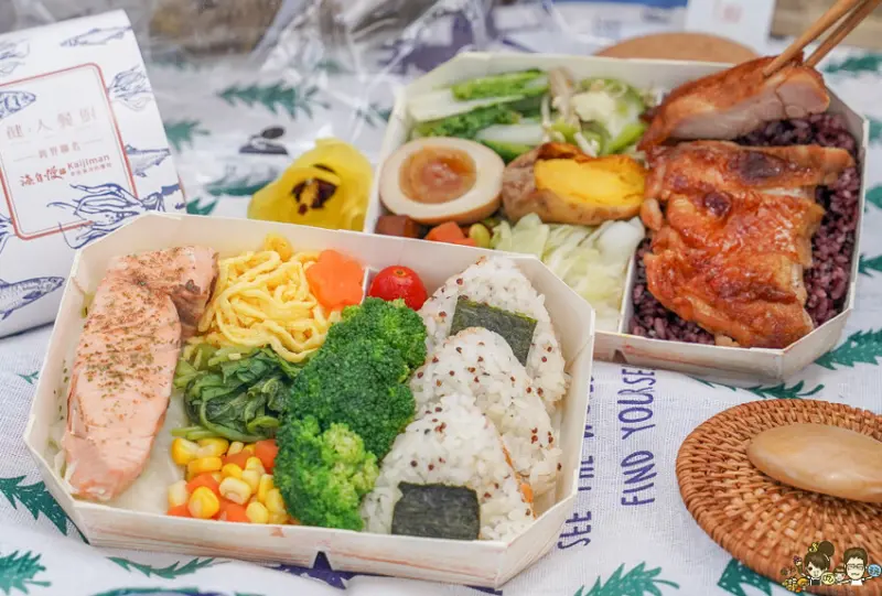 健人餐廚 | 海自慢 在地規模最大健康餐首度跨界聯名國際品牌 X 推出限定商品 炙燒鮭魚菲力 飯糰賞 - 跟著尼力吃喝玩樂＆親子生活