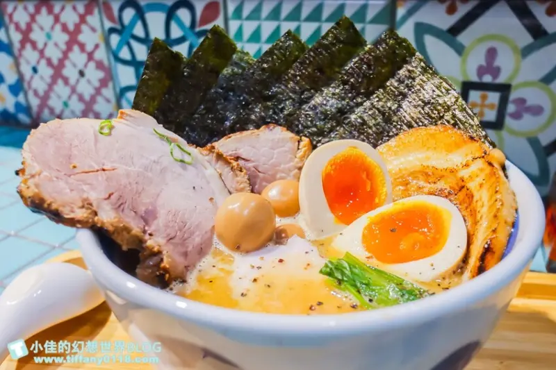 [台中美食]山下公園拉麵/排隊一小時才能吃到的台中拉麵/免費加飯加麵/第六市場美食推薦