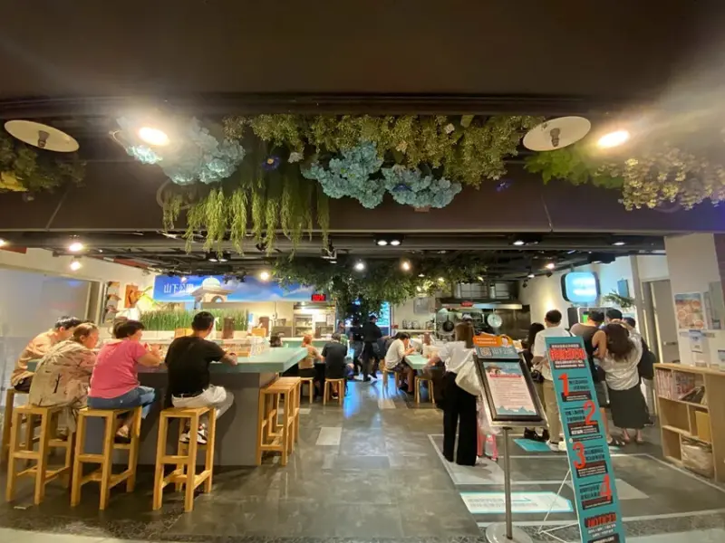 台中市西區山下公園 ラーメン｜免費加飯加麵，第六市場美食推薦