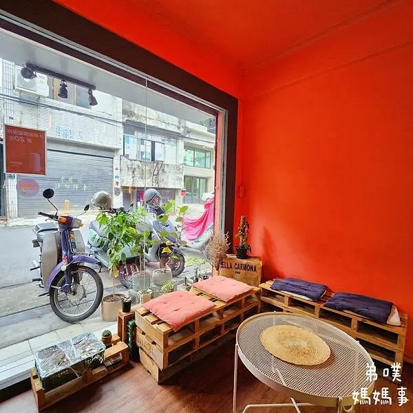 【高雄‧鳳山】潁川製所CoffeeRoaster│巷弄內的老屋文青咖啡館，自製甜點、手沖咖啡