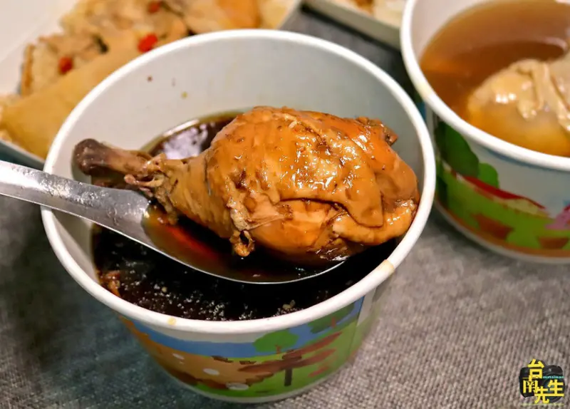 台南雞湯／每日限量只賣100盅／限量供應晚來吃不到／嚴選中藥材熬煮8小時／冷凍包新推出可宅配／平價消費物超所值