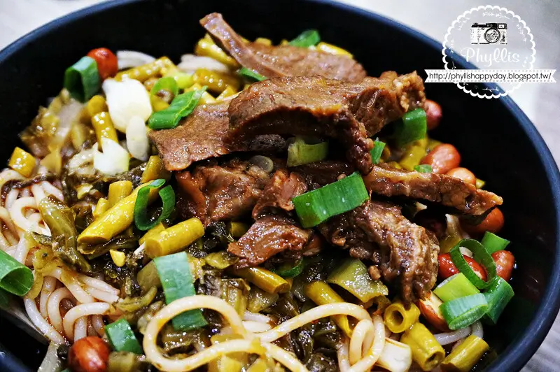 【台北、萬華】艋舺螺螄粉桂林米粉 捷運龍山站美食 萬華廣州街美食特色小吃 龍山寺美食 網路盛譽小小失望 @ 相片中的菲莉絲