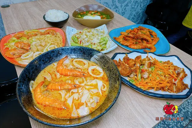 [雲泰美食] 新竹 - 楊家米干 用料實在又開胃的泰式海鮮酸辣米干 微辣又脆口的蝦醬炒食蔬 結合酥脆與細嫩口感的泰式椒麻雞