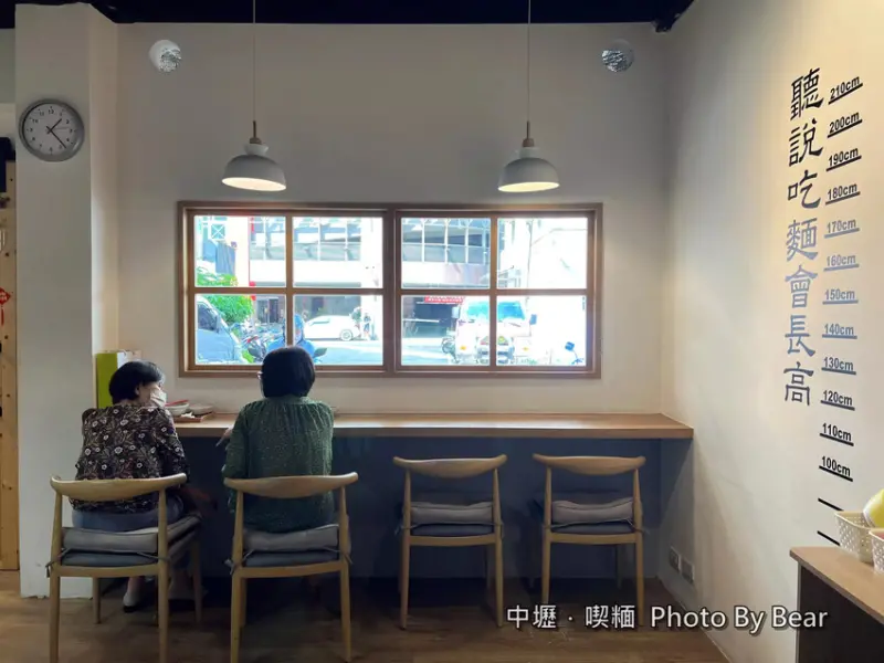 【中壢】「喫糆《辣椒板麵》．老公寓改造的文青風拌麵專門店（多口味創意麵食/蒼蠅頭飯.麵/小菜/近威尼斯影