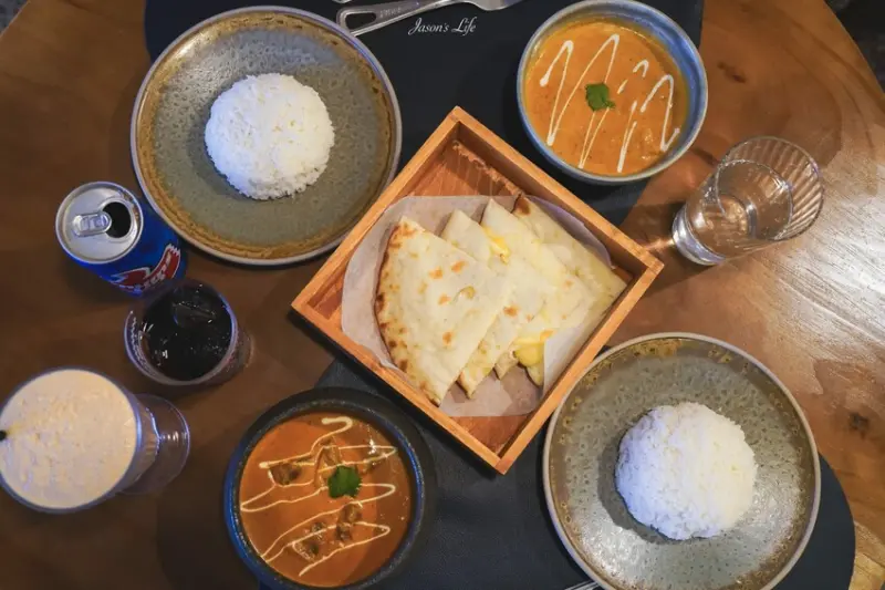 【嘉義西區｜美食】盛食咖哩店(嘉義店)。嘉義超人氣咖哩，座無虛席，充滿香料咖哩，烤餅超軟Q