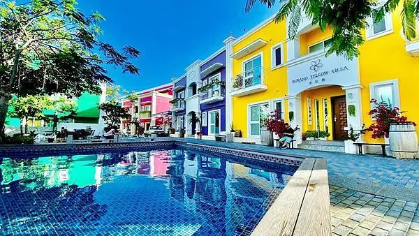 墾丁最新美拍景點│墾丁夢幻島│秒飛義大利威尼斯彩色島│馬卡龍色系彩虹屋│墾丁最佳渡假別墅