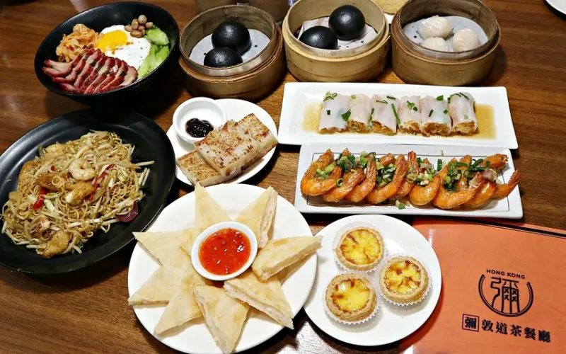 彌敦道港式茶餐廳 板橋店 ll 因愛留在台灣的道地香港師傅製作的港式點心，親民價格均一價 $98 ，讓你吃到道