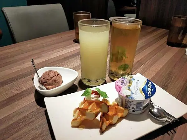 桃園統領百貨3樓~莫凡彼咖啡廳~優質放鬆的好服務~桃園統領店~