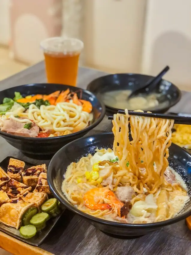 中山美食-伊府軒鍋燒麵專賣店:中山必吃高Cp值巷弄美食-濃郁湯頭份量超大