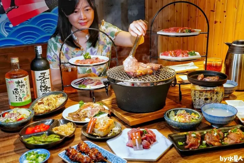 整塊肋眼拿來烤！超猛肉量平價燒肉，戰斧豬排99元吃爆，免費雞湯、飲料無限暢飲