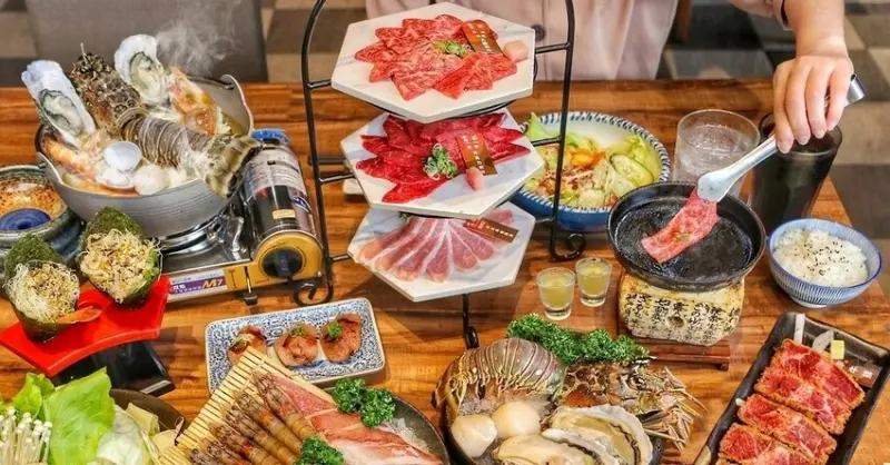 頂級和牛+龍蝦火鍋！浮誇海陸結合燒肉店，加上炸牛排太銷魂，個人燒肉餐最低399元吃爆