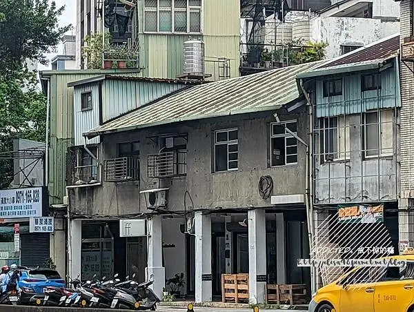 台北中正-[FF.coffeeholic] 植物園旁近萬華火車站步行10分鐘，美味手作日式糰子與山藥煎餅，專業手沖單品與創意調飲，十坪迷你低調黑白系質感咖啡甜點吧